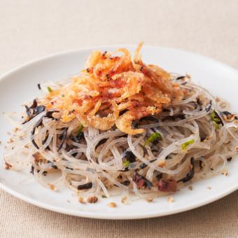 羊栖菜粉丝和酥脆樱花虾