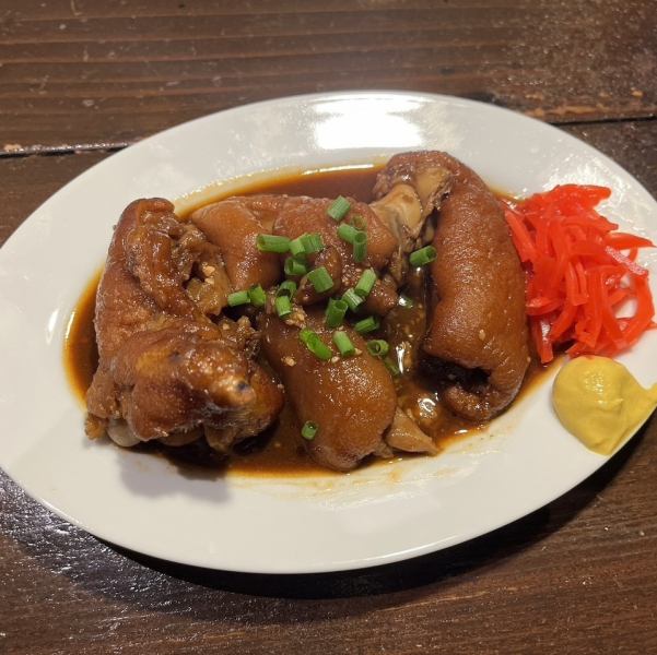 とろとろ食感がたまらない！『 名物 豚足煮込』