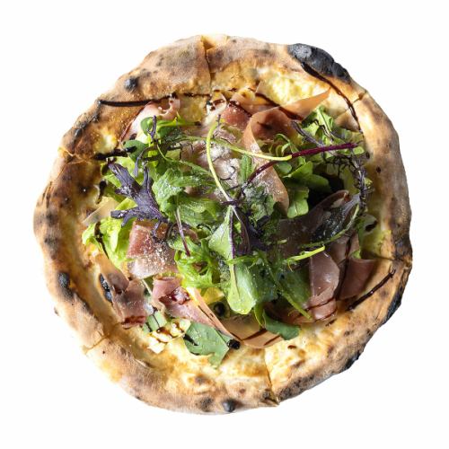 【人気No.1】生ハムとルッコラのピッツァ サラダ仕立て