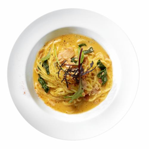 【人気No1】スモークサーモンとほうれん草のクリームソース