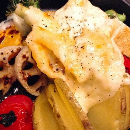 野菜のグリルハッセルバックポテトのラクレット