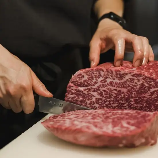 新鮮な黒毛和牛を厳選して仕入れております。絶品のお肉♪
