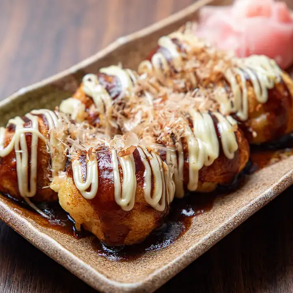 【粉と焼きにこだわる本格大阪の味】注文を受けてから焼く出来立て熱々!自慢の絶品たこ焼き「蛸玉」