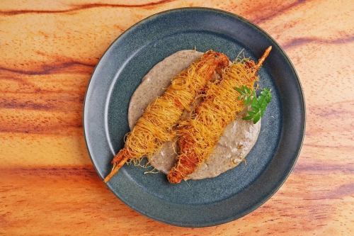 새우 카다이프 트뤼플 소스 / 참치 우메 시소 튀김 각