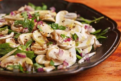 반 익은 달걀 타고 명란 감자 / 원시 버섯 샐러드 각