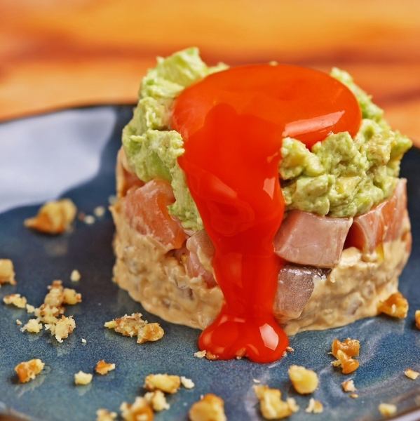 サーモンアボカドくるみのミルフィーユ