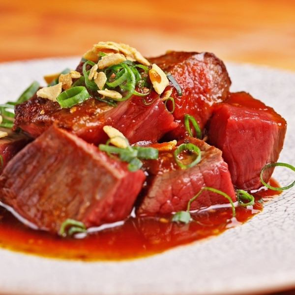 和牛のレアステーキ