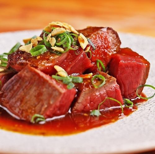 【とろける極上の味わい】和牛のレアステーキは必食◎