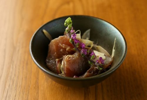 漬けカツオのにんにく茗荷和え　