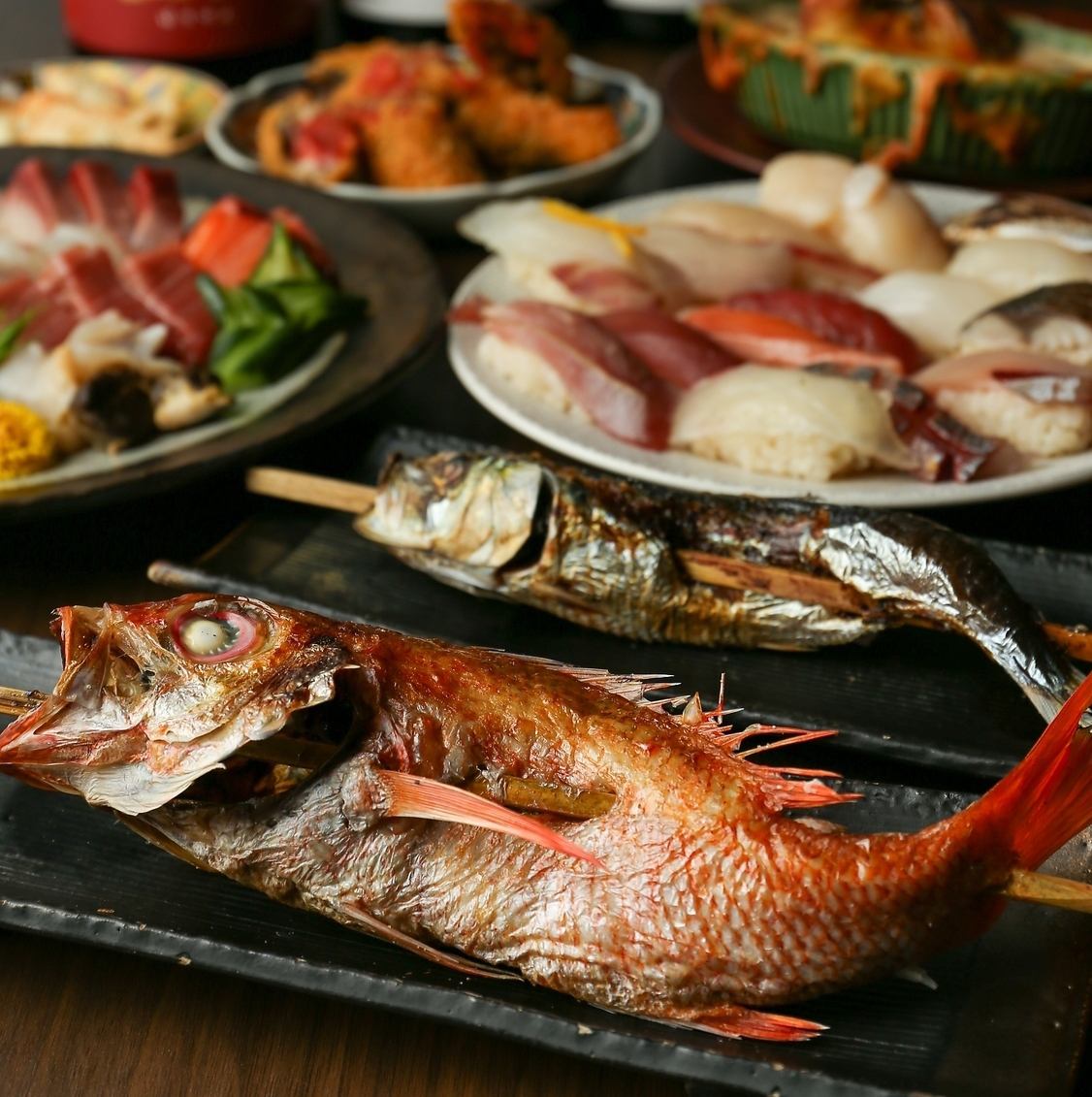 旬の恵みと職人技。夜景とともに味わう、炉端焼きを是非お愉しみください♪