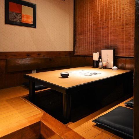 【掘りごたつ席】落ち着いた和空間でゆったりとおくつろぎください。仕切りがあるので、ほかのお客様も気になりません★♪（写真は系列店）