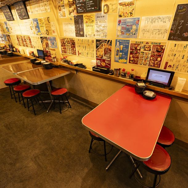 当店喫煙可能店舗！おタバコをお吸いになられる方は是非、堂山食堂をご利用ください。貸し切りも最小40名様～最大50名様まで可能。堂山食堂本館では貸し切り宴会も可能となっております。３時間宴会も可能なコースをご用意致しておりますので、会社宴会で是非ご利用下さい。※2時間100種食べ飲み放題コース3,480円(税込)