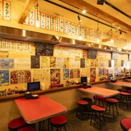 ３名～４名様可能なお席となっております。本館限定メニューもご用意致しておりますので、是非本店で１度お越しください！お誕生日クーポンもあり♪食べ飲み放題コースご予約の方限定で、お誕生日月５００円ＯＦＦクーポンも配布致しておりますので、是非お誕生日月は、堂山食堂をご利用下さい♪#大阪＃梅田＃食べ飲み放題
