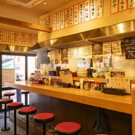 是非カウンターでハッピーアワーをお楽しみ下さい♪朝１１時～１８時平日(月曜～金曜)限定でハッピーアワーを行っております！生ビール３１９円(税込)、焼酎２６４円(税込)、酎ハイ２０９円(税込)、ハイボール２０９円(税込)とお得にお酒を楽しむ事が出来ます♪是非、クーポンをご利用下さい♪#大阪＃梅田＃食べ飲み放題＃