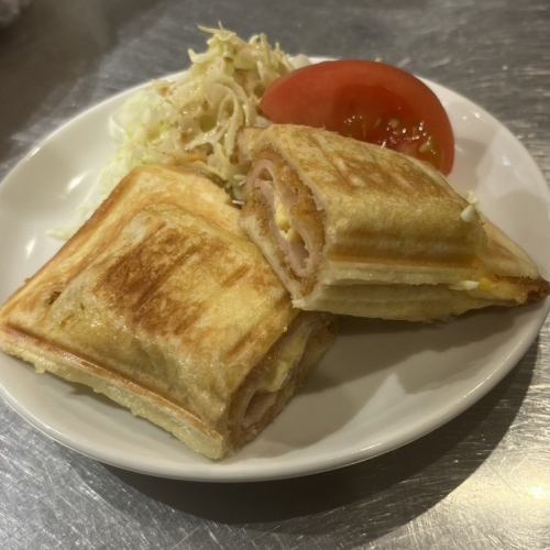 NEW！ハムカツホットサンド