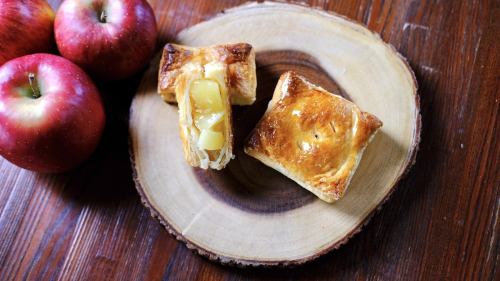The most popular item is the "Mt. Sankaku Apple Pie"
