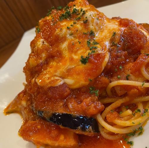 自家製トマトソースのパスタ