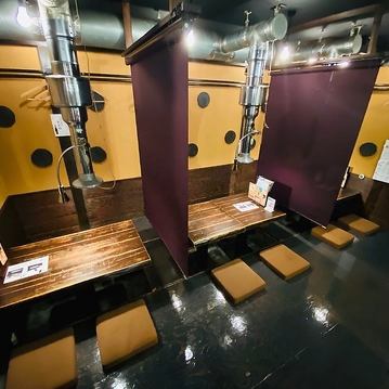 【各種宴会にオススメ♪】堀ごたつ席は最大20名様までのご宴会が可能です。15名様以上で堀ごたつ席貸切も承っておりますのでお気軽にご相談くださいませ。【感染症対策】マスク着用やアルコール消毒、定期的な換気、席間にロールカーテンの仕切り設置など、お客様に安心してご来店いただけますよう徹底しております。