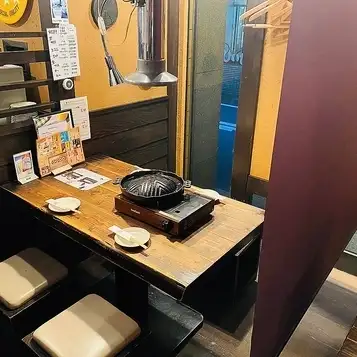 少人数でもご利用いただけます。仕切りもございますので、ご安心してご利用いただけます！