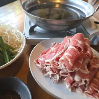 【期間限定】ジンギスカンしゃぶしゃぶ♪たっぷりの野菜とお肉を特製タレでお召し上がりください♪