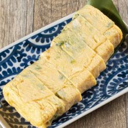 Rolled egg with seaweed