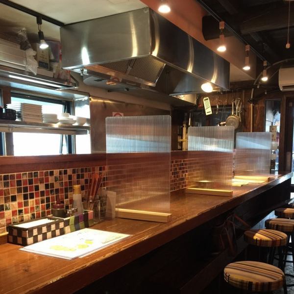 [Counter where you can enjoy a live feeling] If you want to enjoy meals and sparkling in a casual atmosphere, go to the counter seats.If you look at the chef's handiwork up close from the open kitchen, look forward to the time to wait for food! It is always full of good smell ★