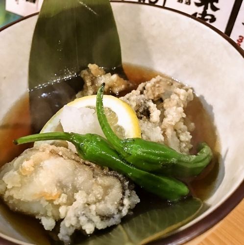 【お酒がすすむ創作料理◎】大粒の牡蠣を贅沢に使った「牡蠣の揚げ出し」/3個858円(税込)