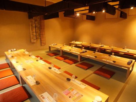 [For various banquets such as year-end parties, welcome and farewell parties, PTA gatherings, etc.] The private tatami room is suitable for up to 36 people!