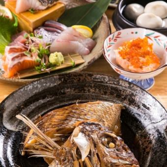 最受欢迎的【5,000日元套餐+无限畅饮】包含6种豪华生鱼片和炖时令鱼的套餐！