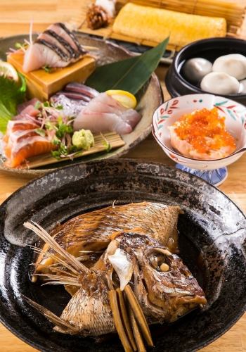 最受欢迎的【5,000日元套餐+无限畅饮】包含6种豪华生鱼片和炖时令鱼的套餐！