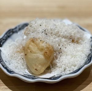新玉ねぎのフリットとたっぷりパルミジャーノ