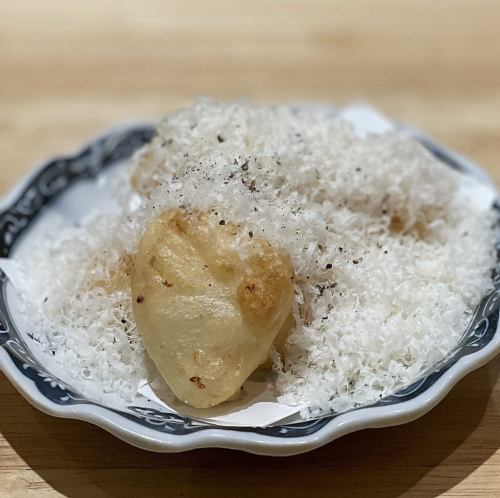 新玉ねぎのフリットとたっぷりパルミジャーノ