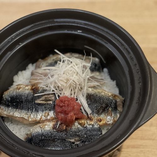炭焼き大羽イワシと新生姜とたたき梅の土鍋ご飯