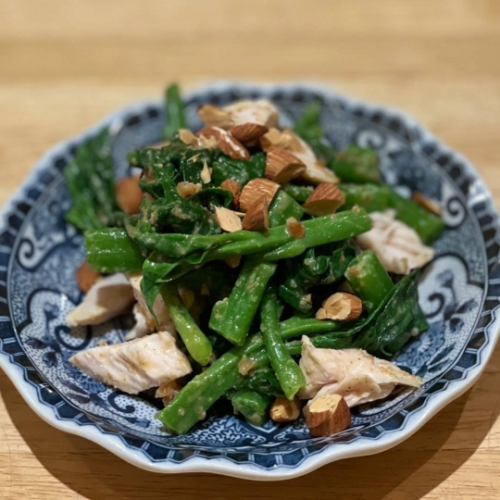 つるむらさきと鶏むね肉のサラダ
