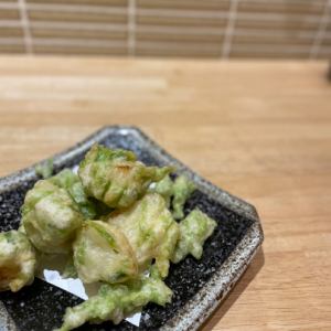 炸海苔配嫩洋葱和多巴湾新鲜海苔