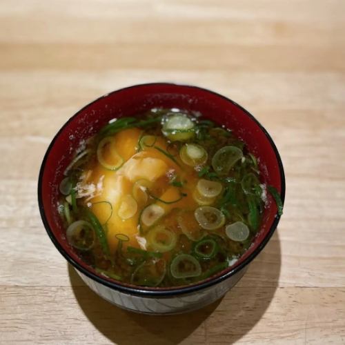 〆の玉赤（ギョクアカ）玉子の赤だし