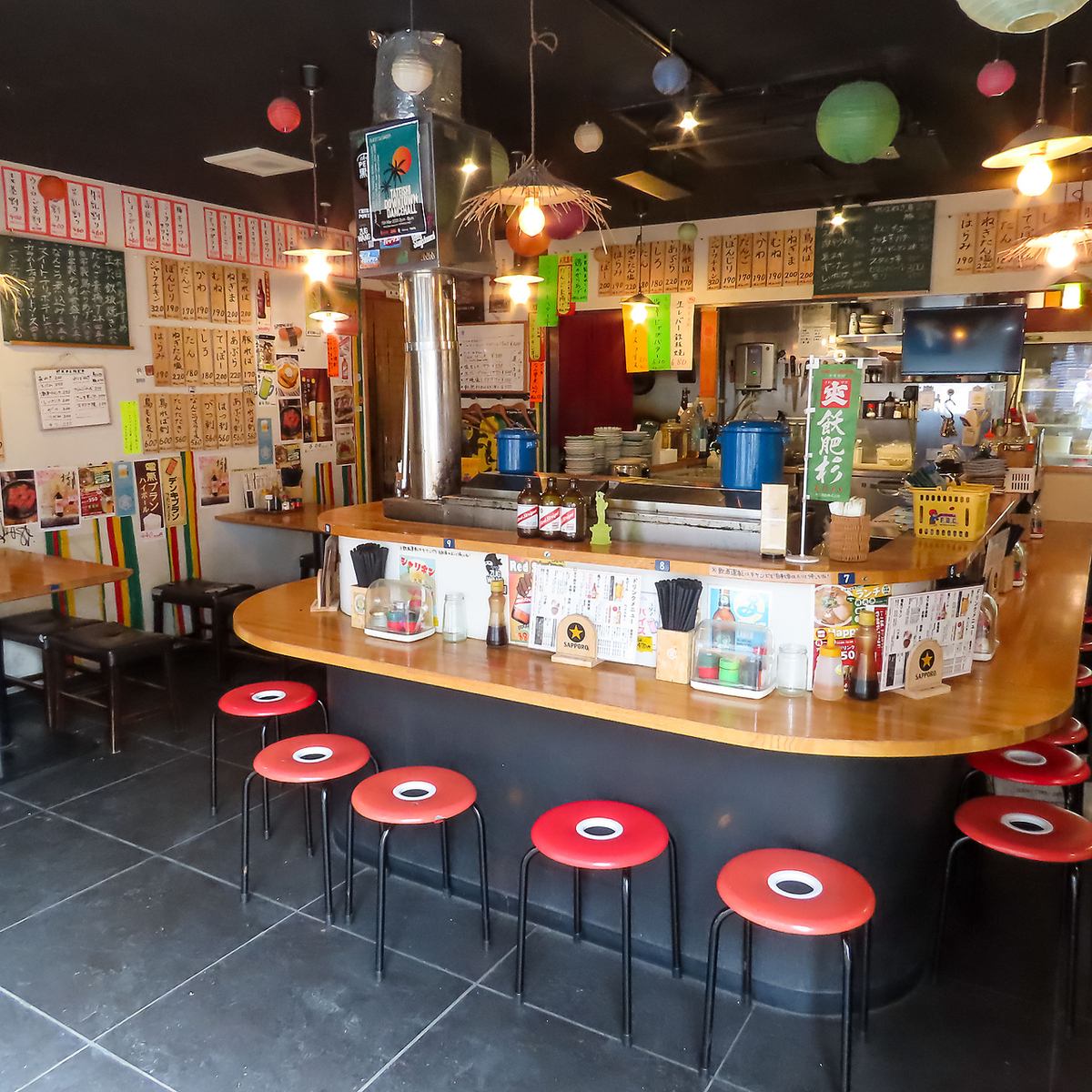 南国風の店内でのんびり飲みデートはいかがでしょうか♪