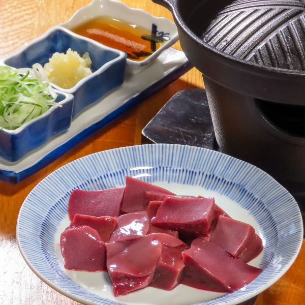 【鮮度抜群】毎日仕入れの極上生レバーを熱々鉄板で!とろける甘みとコクを堪能する至高の鉄板焼き