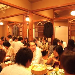活気ある店内は、うまい魚とうまい酒を楽しむ宴会にぴったり！団体のお客さまにおすすめです！
