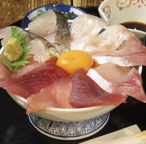 海鮮魚樽丼