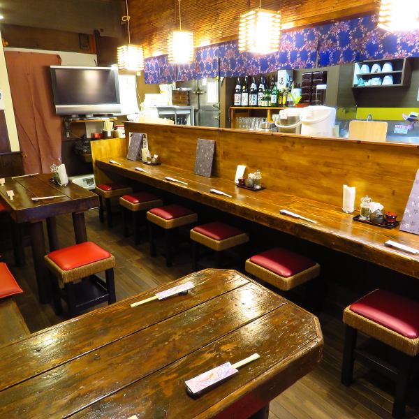 There are counter seats and table seats on the 1st floor.You will be satisfied with both lunch and dinner.