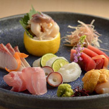 [Assortment of fresh seafood sashimi purchased every morning (1750 yen per person, 2800 yen for 2-3 people, 4500 yen for 4-5 people)]