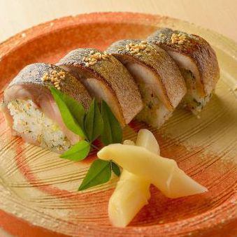 金卡鲭鱼寿司（4个）850日元（8个）1650日元