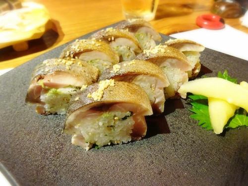 Kinka mackerel sushi (8 pieces)