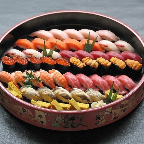 【◆◇~江戶式壽司~◇◆】廚師們精心製作的壽司，入口即化。