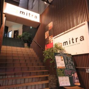 A 3-minute walk from Matsuyama City Station! Right next to the entrance to Gintengai! This exterior with stairs going up to the 2nd floor is a landmark of the shop ♪