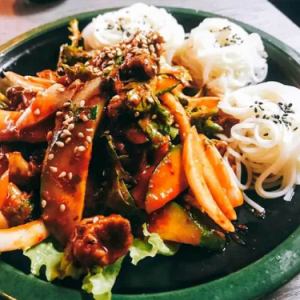 豆腐キムチ／ゴルベンイ素麺