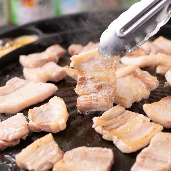 [The delicious pork flavor and rich fat are irresistible ☆] Samgyeopsal (1 portion) 1,600 yen (tax included)