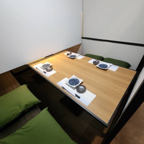 <p>少人数個室も完備☆プライベートな飲み会やご家族でのお食事にもご利用いただきやすいです！和の趣溢れる店内では、女子会に利用にも最適な個室空間♪当日ご来店も大歓迎！仕事帰りにお気軽に飲みにきてくださいね！</p>