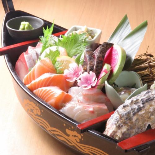 魚均自慢の《海鮮料理》を堪能☆お造りはもちろんお寿司や揚げ物など豊富！お肉料理も充実しています♪